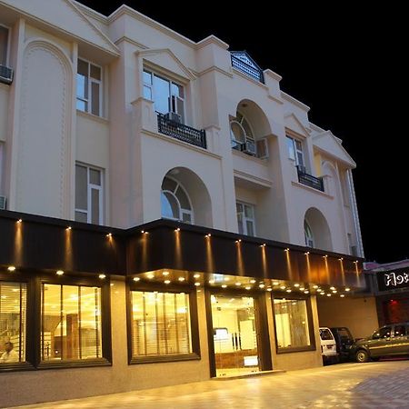 Hotel Maharaja คาตรา ภายนอก รูปภาพ