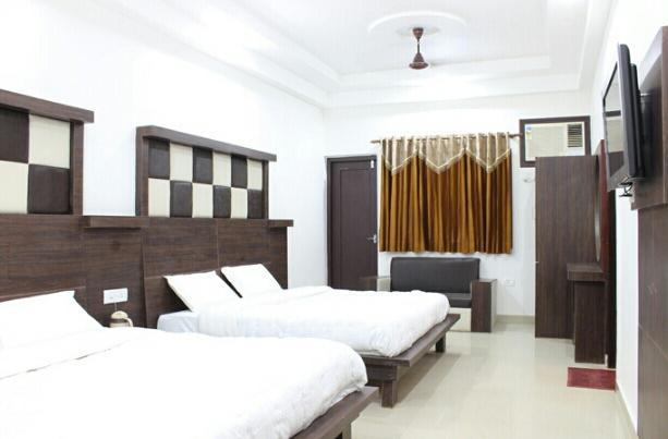Hotel Maharaja คาตรา ภายนอก รูปภาพ