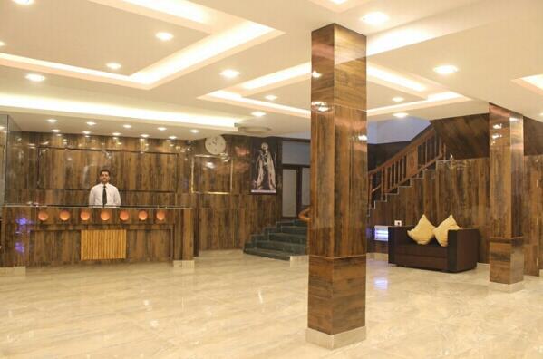 Hotel Maharaja คาตรา ภายนอก รูปภาพ